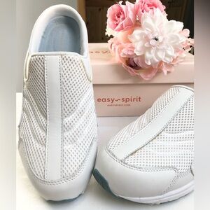 Easy Spirit Traveltime Slip On Walking Sneakers 10 Wide in Box